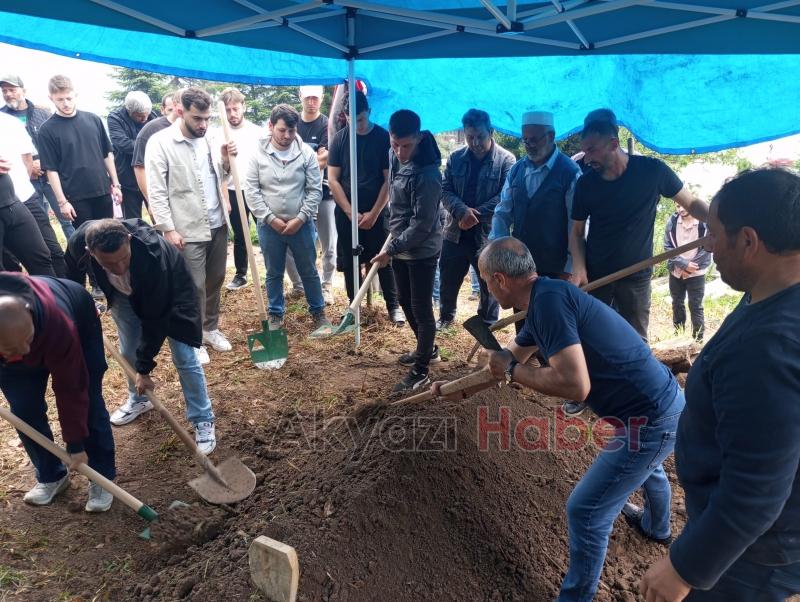 Eşi ile kaza yapan sürücü toprağa verildi