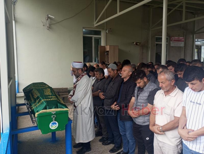 Eşi ile kaza yapan sürücü toprağa verildi