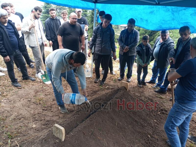 Eşi ile kaza yapan sürücü toprağa verildi