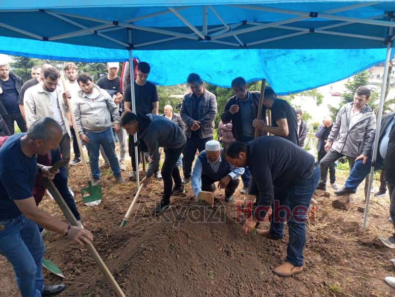 Eşi ile kaza yapan sürücü toprağa verildi