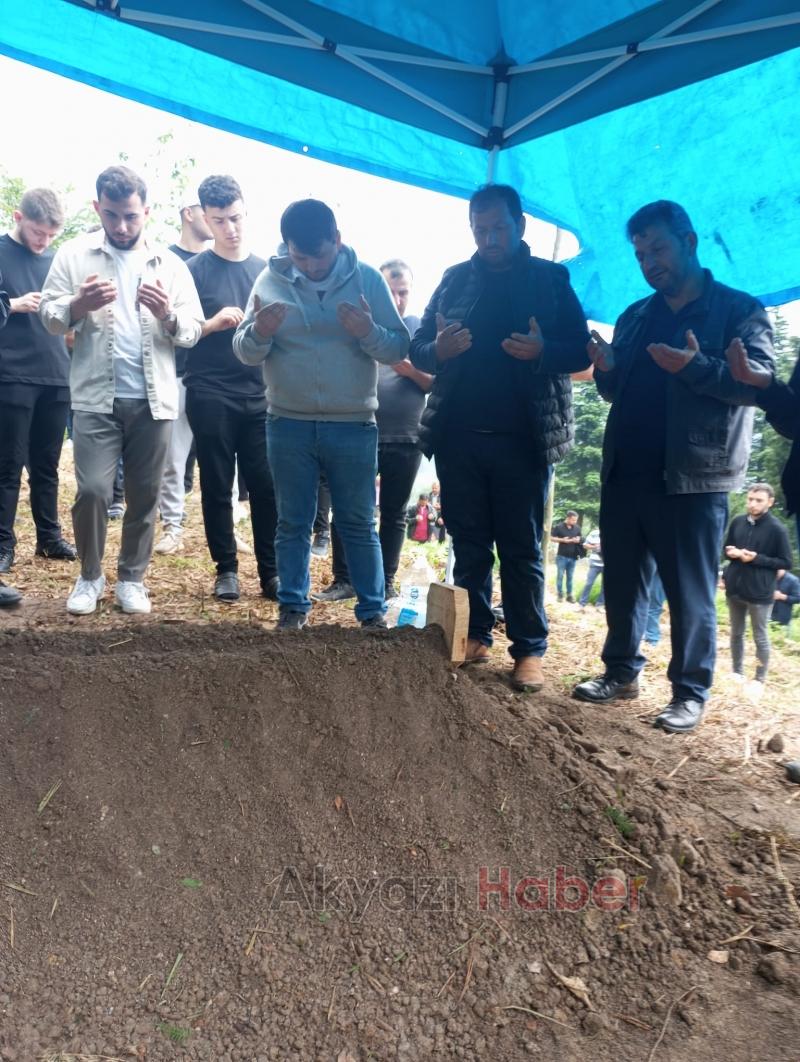 Eşi ile kaza yapan sürücü toprağa verildi