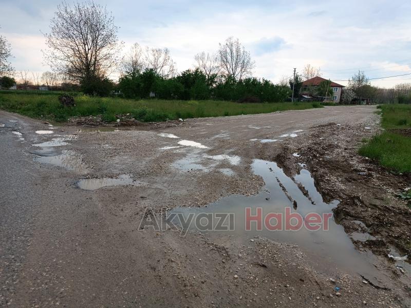 Asfalt çilesi toz ve çamur içinde yaşıyorlar