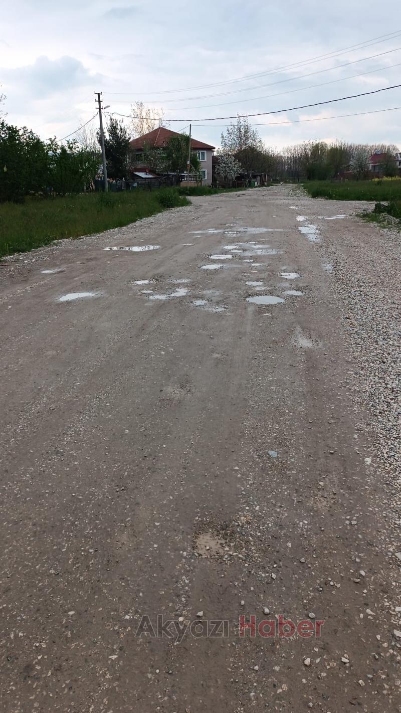 Asfalt çilesi toz ve çamur içinde yaşıyorlar