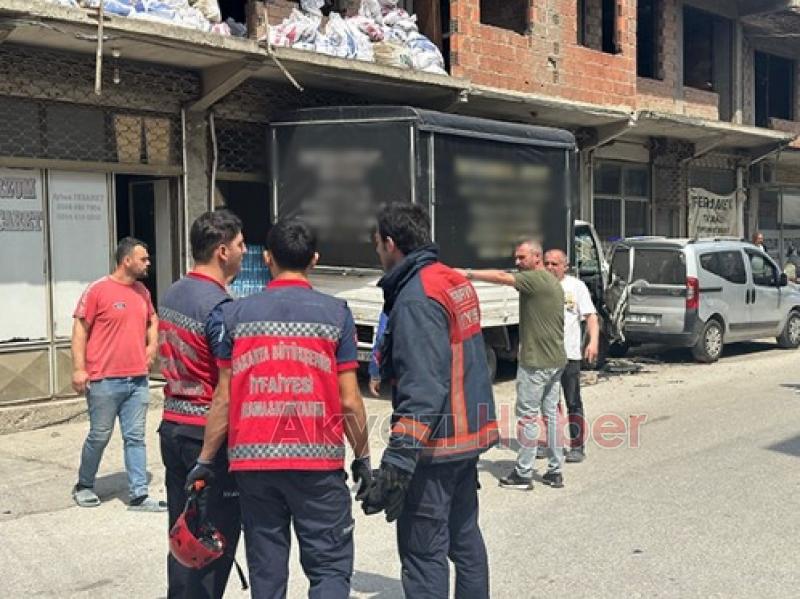 Kontrolden çıkan kamyonet park halindeki araçlara çarptı