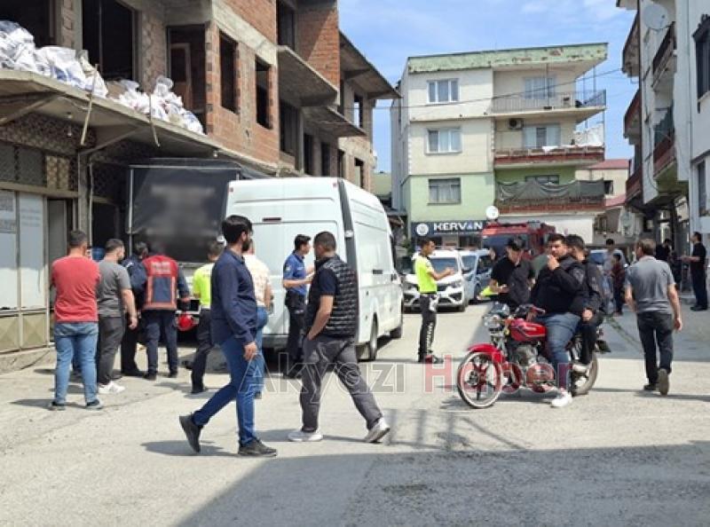 Kontrolden çıkan kamyonet park halindeki araçlara çarptı