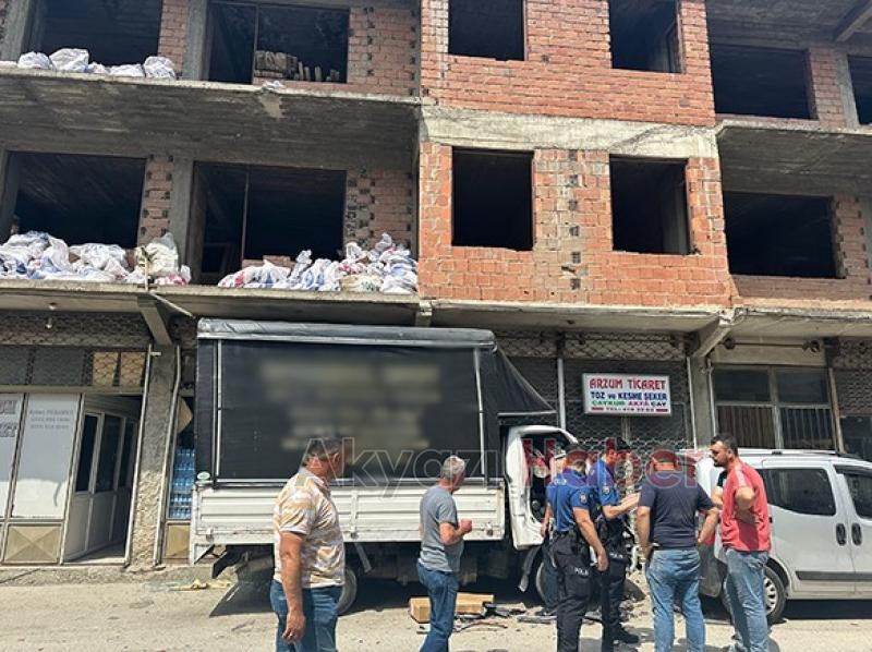 Kontrolden çıkan kamyonet park halindeki araçlara çarptı