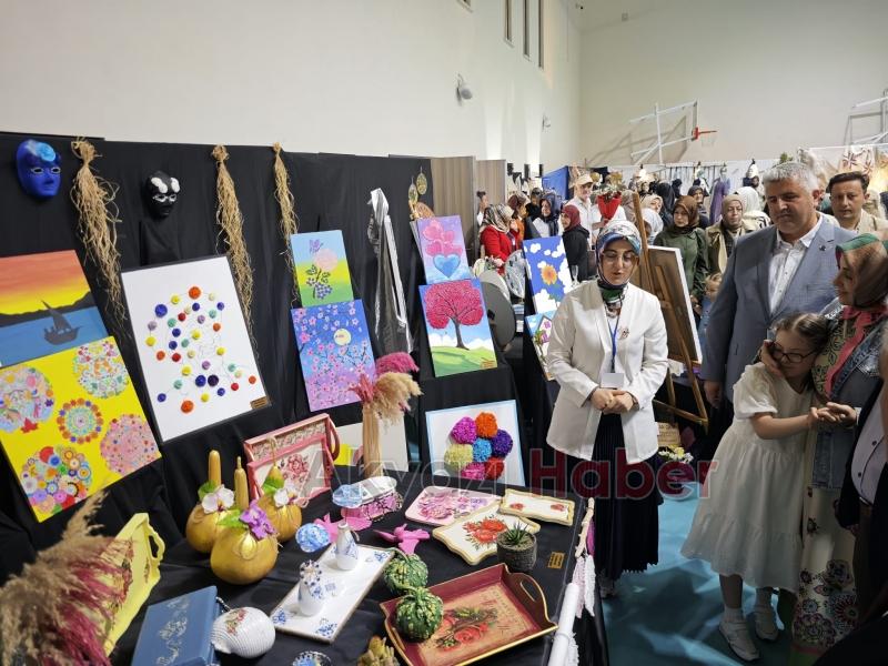 Kadın Gücü ve Sanatın Buluşması Akyazı HEM de Anlamlı Sergi