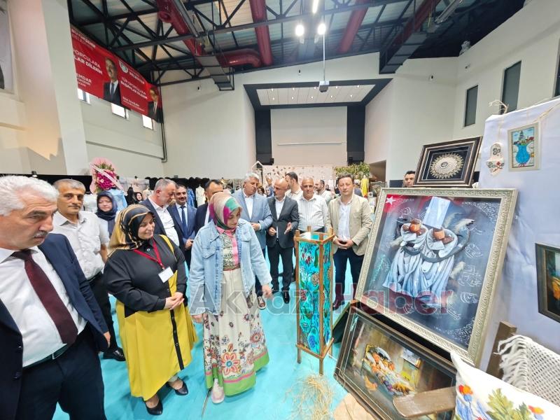 Kadın Gücü ve Sanatın Buluşması Akyazı HEM de Anlamlı Sergi