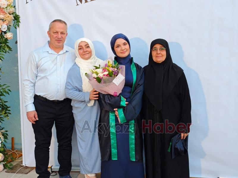 Akyazı’da Duygusal Mezuniyet Töreni: 4 Yıllık Emek Taçlandı