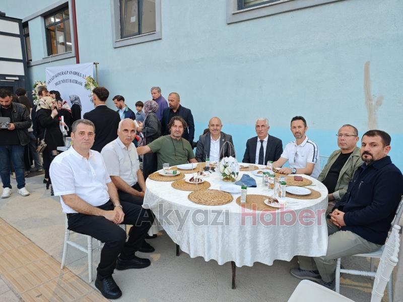 Akyazı’da Duygusal Mezuniyet Töreni: 4 Yıllık Emek Taçlandı