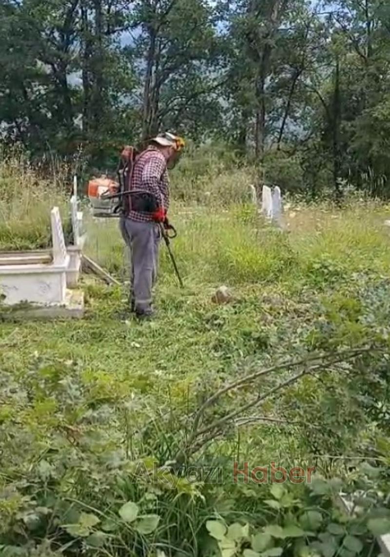 Dokurcun'da Gençlerin Anlamlı Bayram Hazırlığı: Kabir Ziyaretine Özen