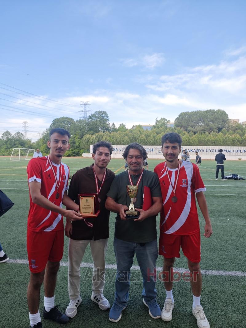 SUBÜ Akyazı Sağlık Futbol Takımı İlk Katıldığı Turnuvada Kupa ile Döndü!