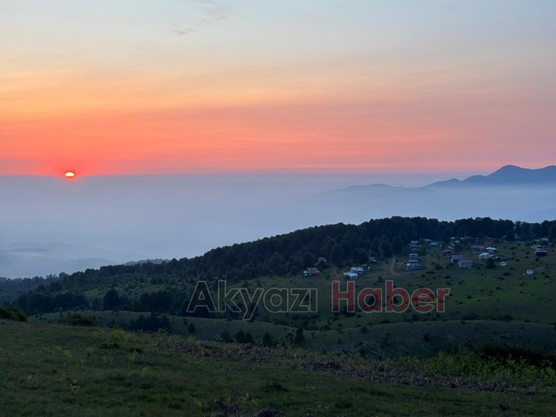 Davlumbaz Yaylası'nda gün batımında eşsiz manzara