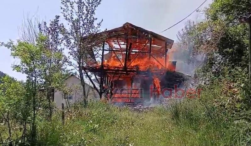 Yayla evi kül oldu