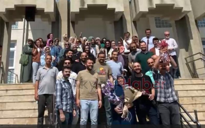 Emekli olan Gülen öğretmene sürpriz uğurlama