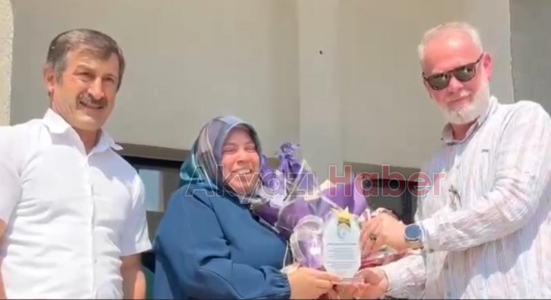 Emekli olan Gülen öğretmene sürpriz uğurlama