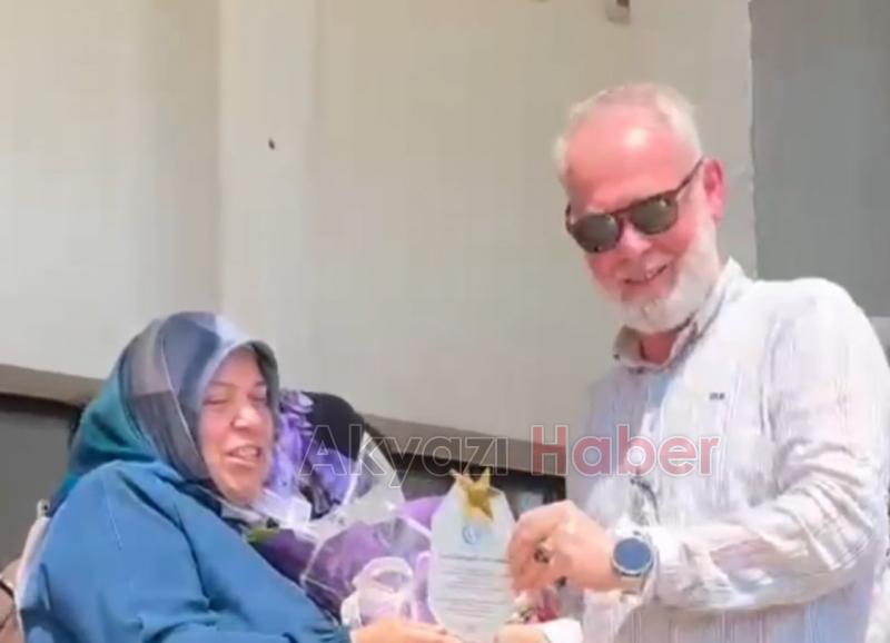 Emekli olan Gülen öğretmene sürpriz uğurlama