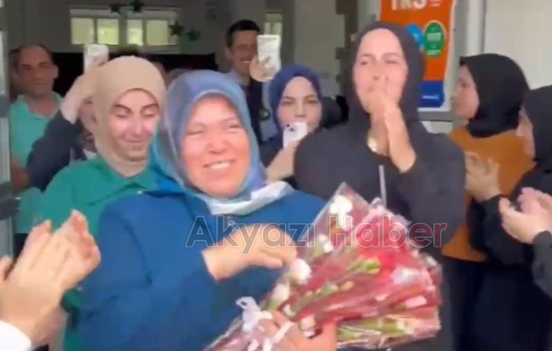 Emekli olan Gülen öğretmene sürpriz uğurlama