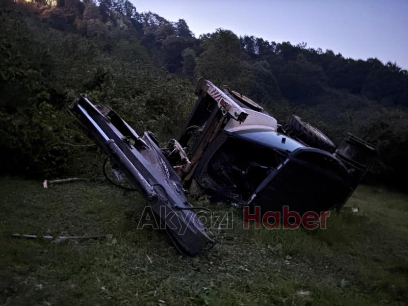 Yamaçtan yuvarlanan iş makinesinin operatörü atlayarak kurtuldu