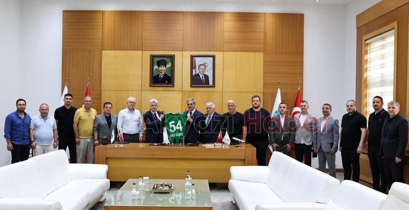 Sakaryaspor’un yeni yönetiminden Yusuf Alemdar’a ziyaret