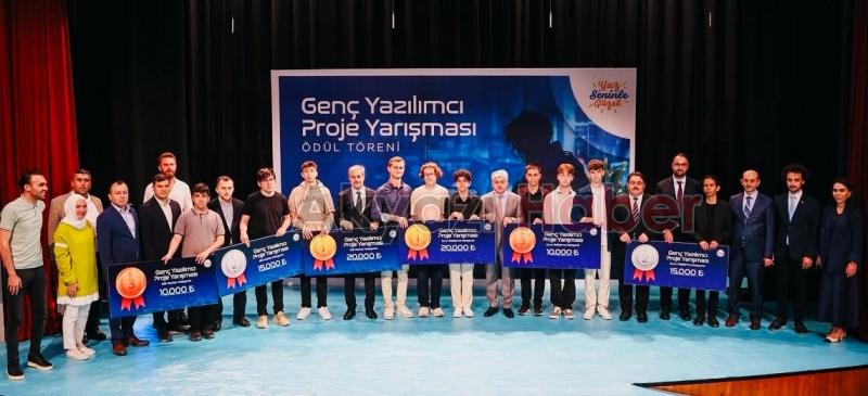 Genç yazılımcılar ödüllerini aldı