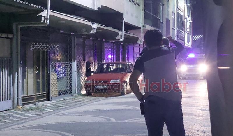 Akyazı'da gerilim dolu dakikalar: Polis ikna edip genci kurtardı
