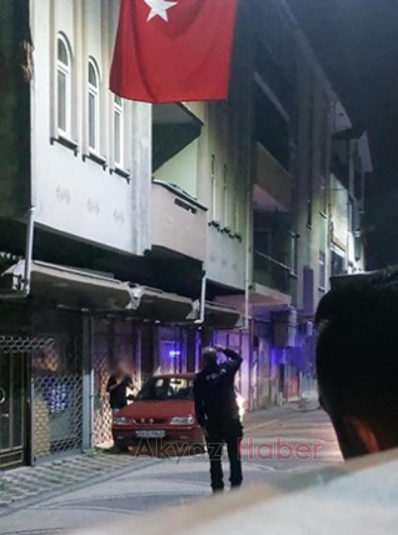 Akyazı'da gerilim dolu dakikalar: Polis ikna edip genci kurtardı