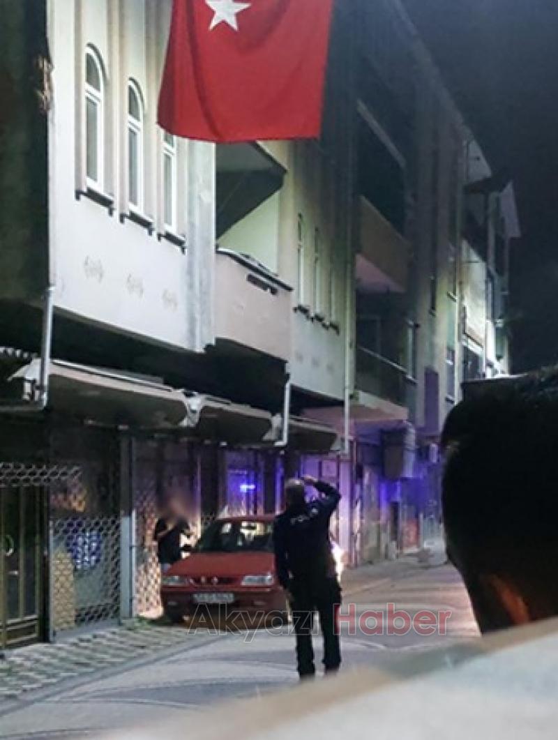 Akyazı'da gerilim dolu dakikalar: Polis ikna edip genci kurtardı