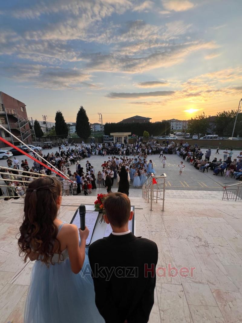 Akyazı Atatürk ilkokulu 4.sınıfta mezuniyet ve yıl sonu etkinliği 