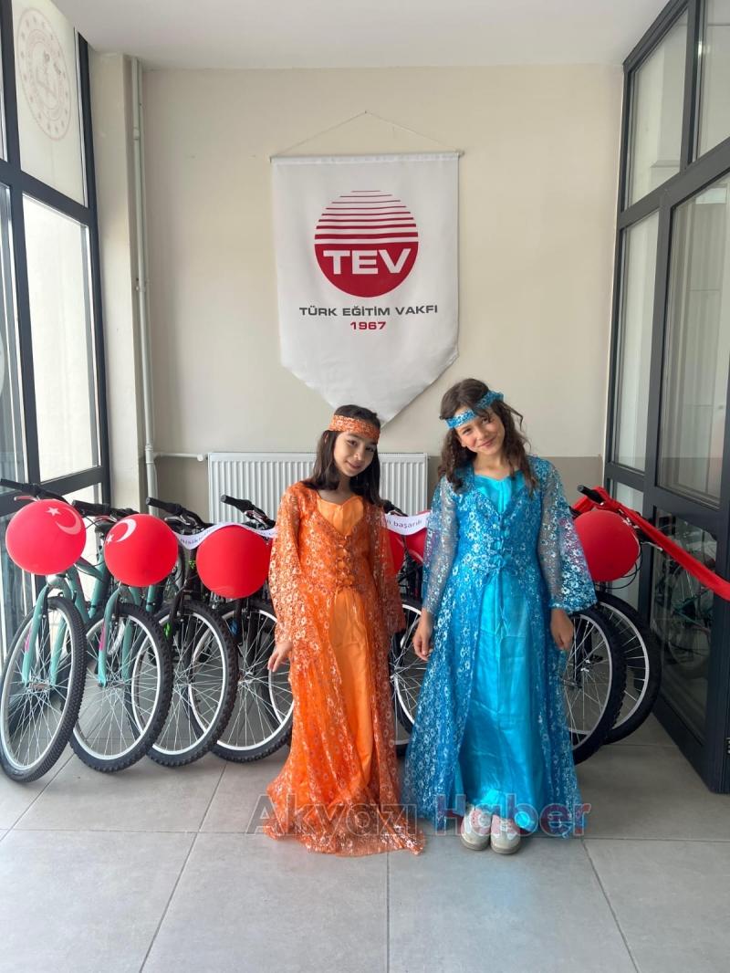 Akyazı Atatürk ilkokulu 4.sınıfta mezuniyet ve yıl sonu etkinliği 