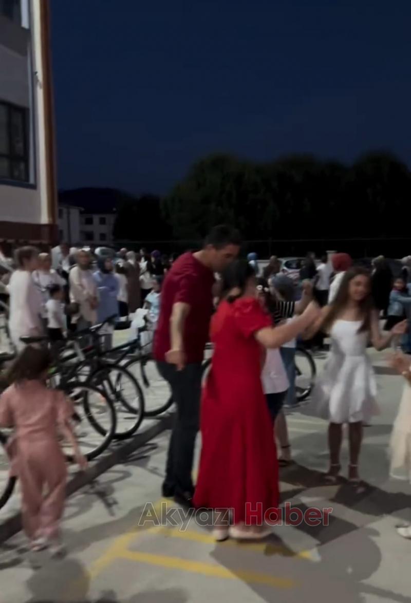 Akyazı Atatürk ilkokulu 4.sınıfta mezuniyet ve yıl sonu etkinliği 