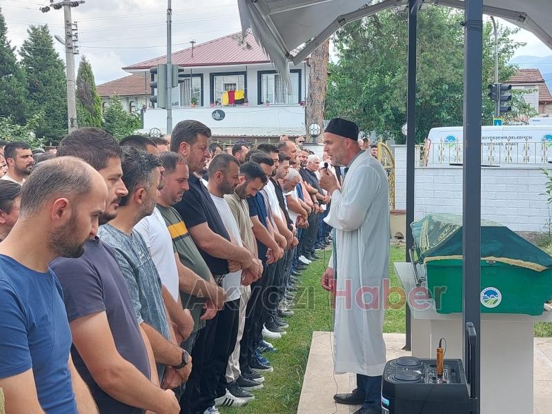 Genç yaşta kalp krizi geçiren genç toprağa verildi