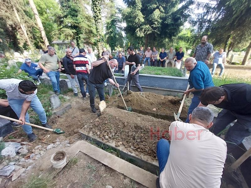 Yaşar Yalın Dualarla Toprağa verildi.
