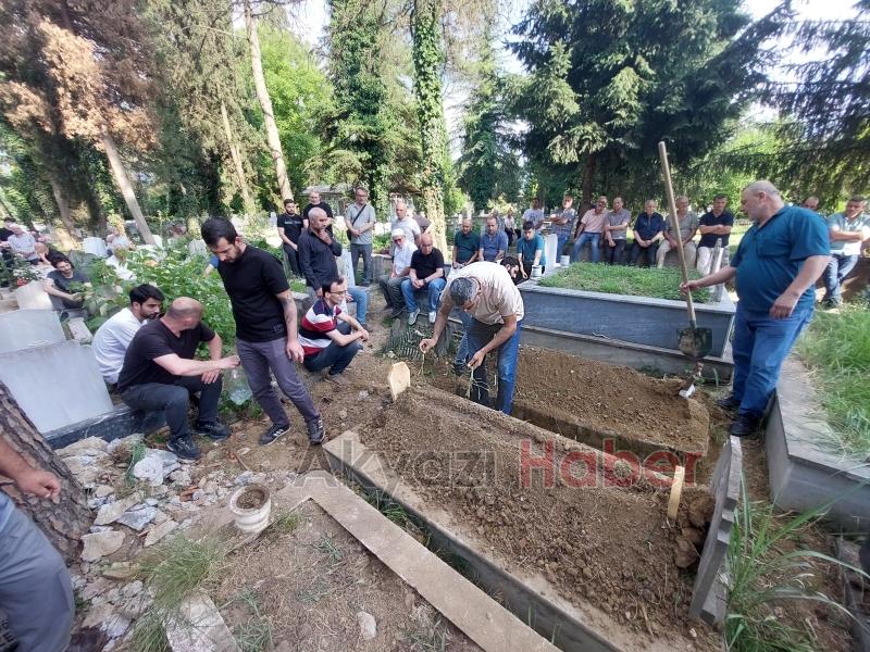 Yaşar Yalın Dualarla Toprağa verildi.