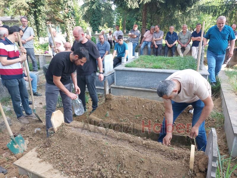 Yaşar Yalın Dualarla Toprağa verildi.