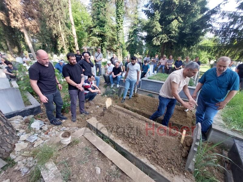 Yaşar Yalın Dualarla Toprağa verildi.