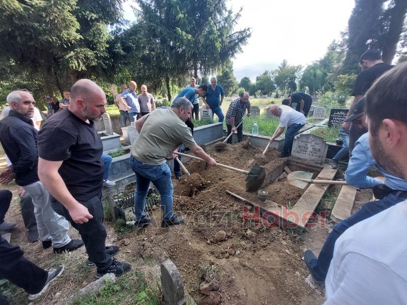 Yaşar Yalın Dualarla Toprağa verildi.