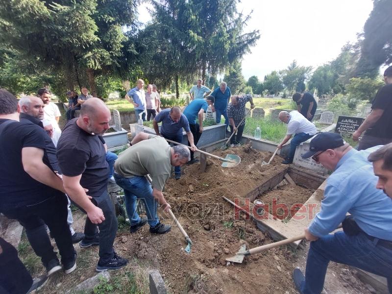 Yaşar Yalın Dualarla Toprağa verildi.