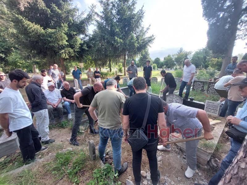 Yaşar Yalın Dualarla Toprağa verildi.