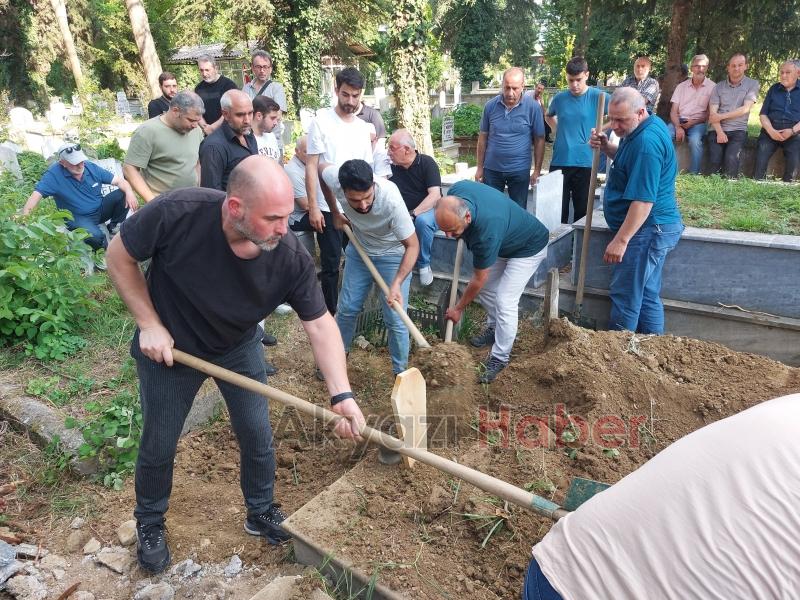 Yaşar Yalın Dualarla Toprağa verildi.
