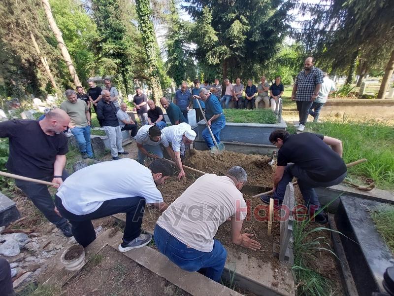 Yaşar Yalın Dualarla Toprağa verildi.