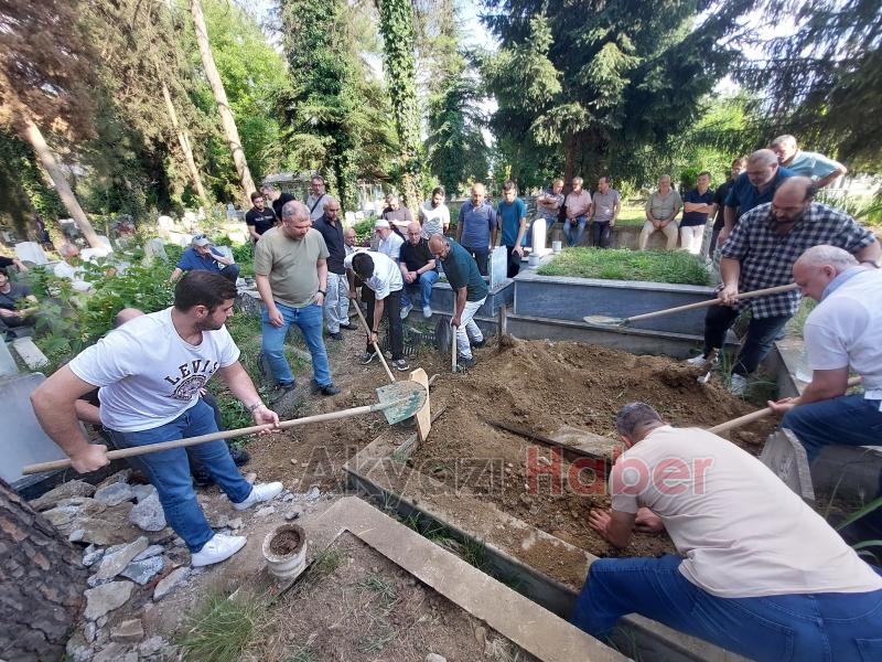 Yaşar Yalın Dualarla Toprağa verildi.