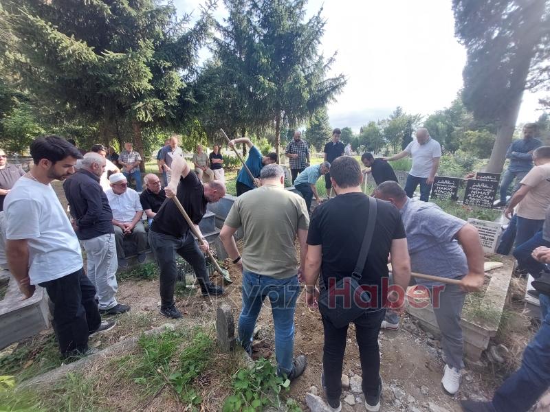 Yaşar Yalın Dualarla Toprağa verildi.