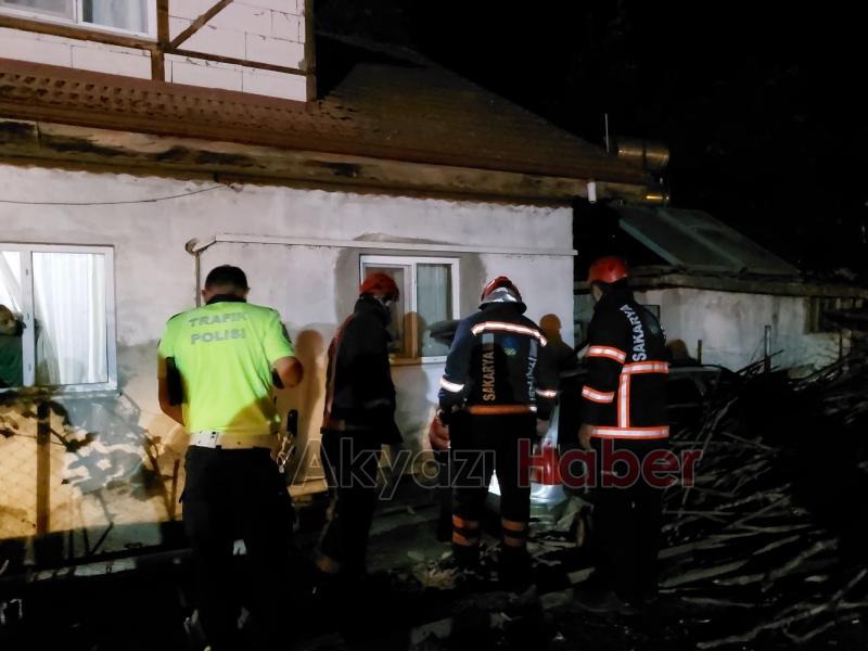 Muhtar direksiyon hakimiyetini kaybetti, otomobil az kalsın eve giriyordu