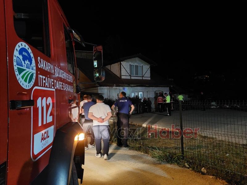 Muhtar direksiyon hakimiyetini kaybetti, otomobil az kalsın eve giriyordu