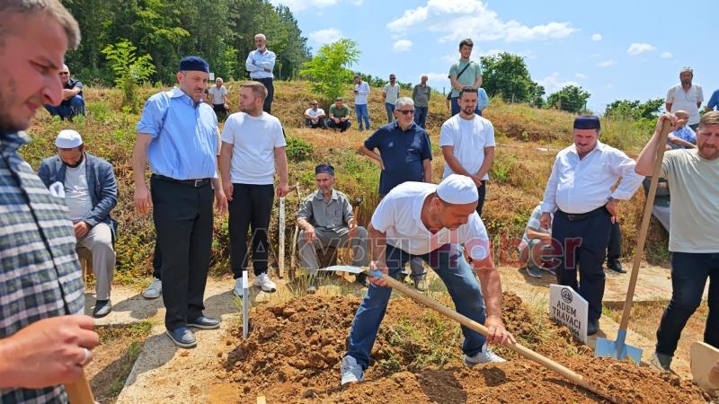Kalbine Yenilmişti, Toprağa Verildi.