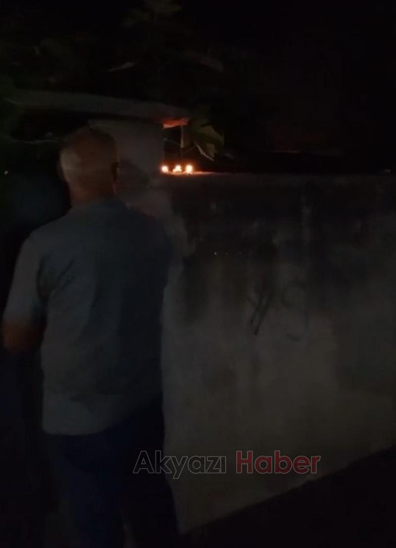Akyazı'da SEDAŞ'ı mum yakarak protesto ettiler