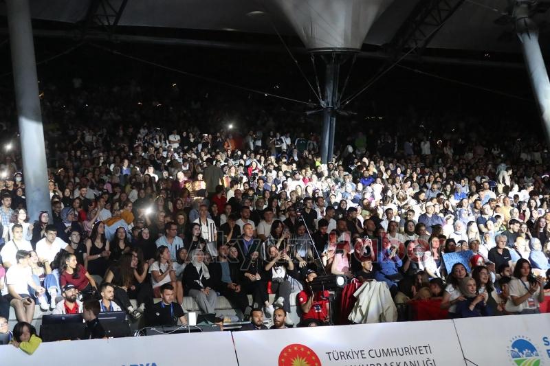 Dünya kupası kapanış seremonisi nefesleri kesti