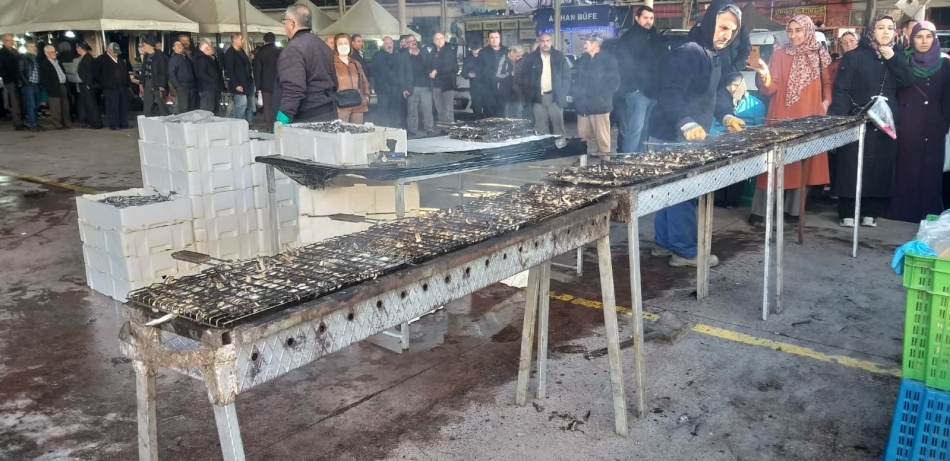 1 ton hamsi kısa sürede tükendi