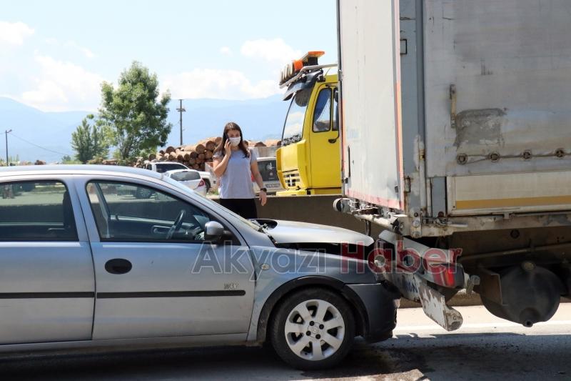 D-100'de 5 araç birbirine girdi